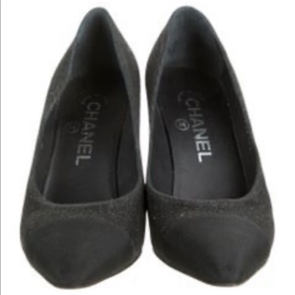 Beautiful Pre-love Chanel pointed toe pumps